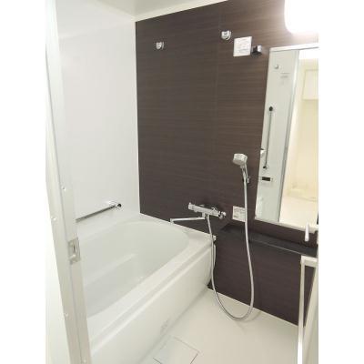 Bath. Spacious relaxing bathroom