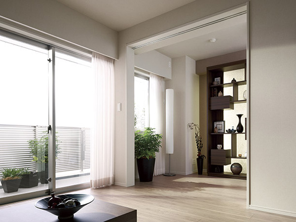 Interior.  [Realize the spatial design deepening ties of family] living ・ Dining next to the Western-style adopts the sliding door that is wide open to a wide, Gently connect the living room. Private also be used depending on the mood even when integrated available devised reunion space.