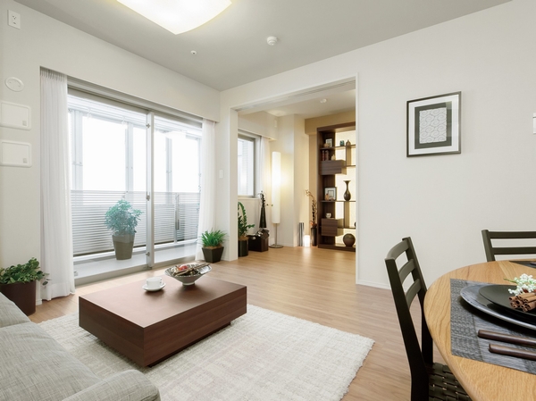 Room and equipment. Polite space development that want to entrust the heart. Spacious living family come together with nature ・ dining.  ※ Indoor photo of the web is actually a somewhat different in those subjected to some CG processing to those obtained by photographing a model room B type.