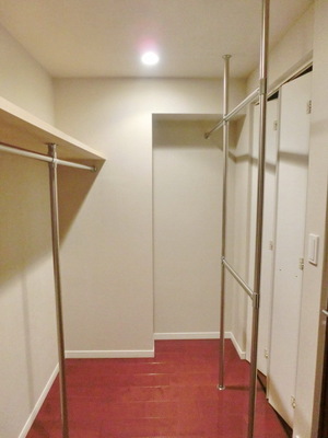 Receipt. Plenty of storage walk-in closet