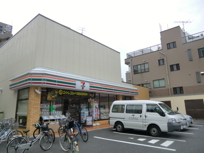 Convenience store. 220m to Seven-Eleven (convenience store)