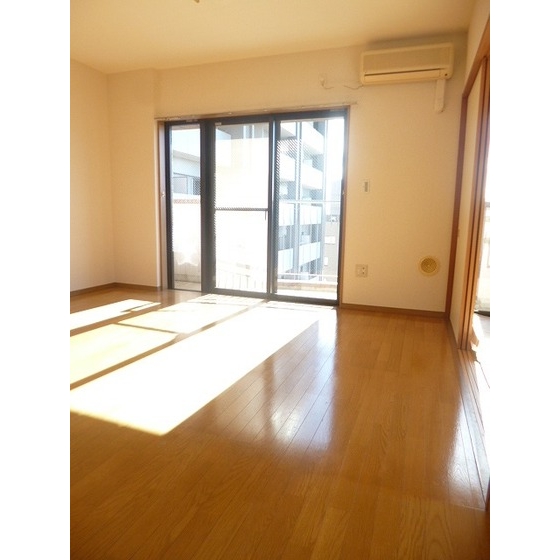 Living and room. Hito good living