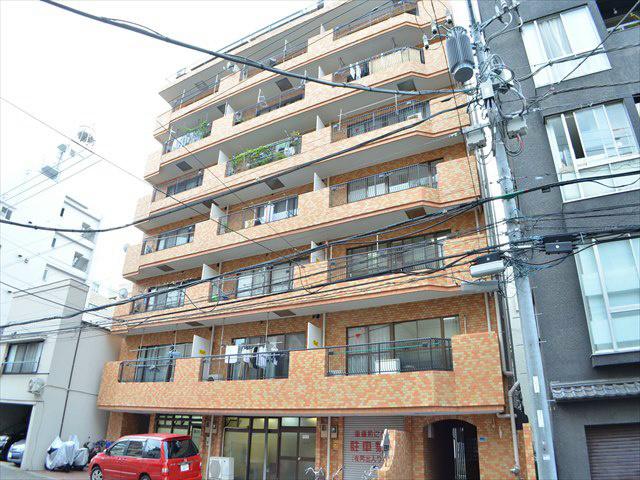 Local appearance photo. A 4-minute walk from Tawaramachi Station