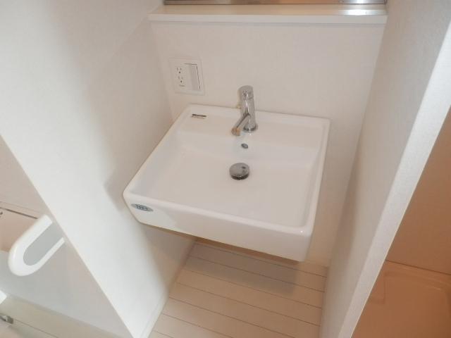 Washroom. Wash basin
