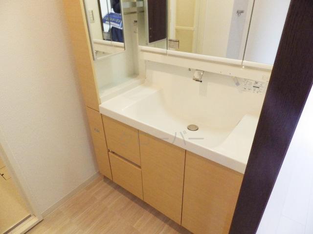 Wash basin, toilet