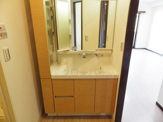 Wash basin, toilet