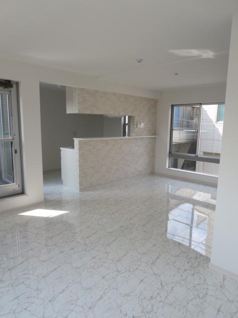 Living. Marble flooring It is shiny.