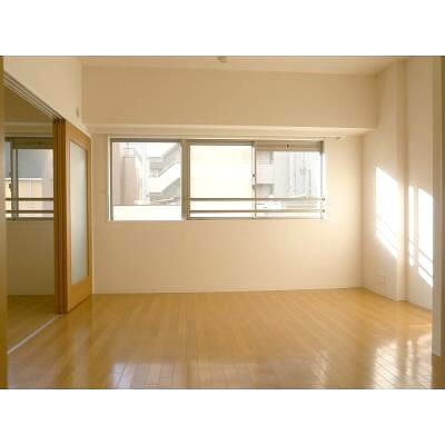 Living and room. Upright piano Allowed