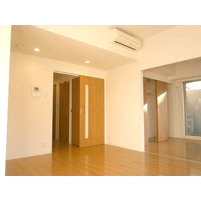 Living and room. Direct local guidance Allowed