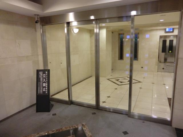 Entrance. Common area (November 2013) Shooting