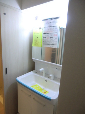 Washroom. Convenient independent wash basin in the morning of the dressing