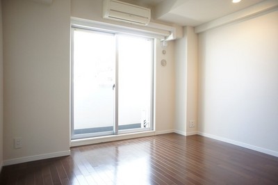 Living and room. Western-style 6.5 Pledge