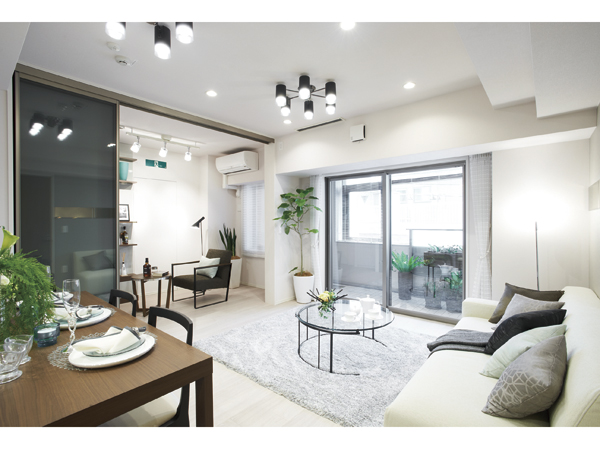 The balcony of the total length of about 8.25m, Is a feeling of opening is further enhanced, living ・ dining