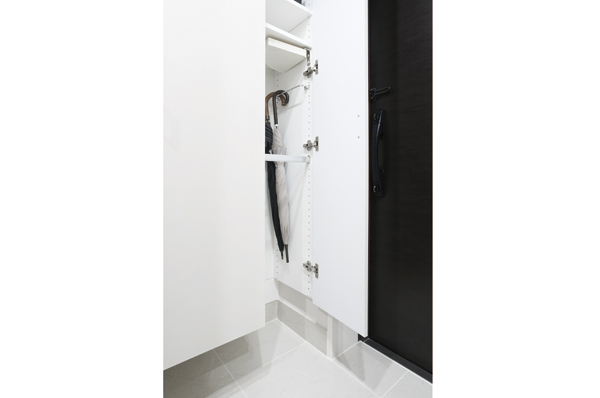 Directions to the model room (a word from the person in charge)