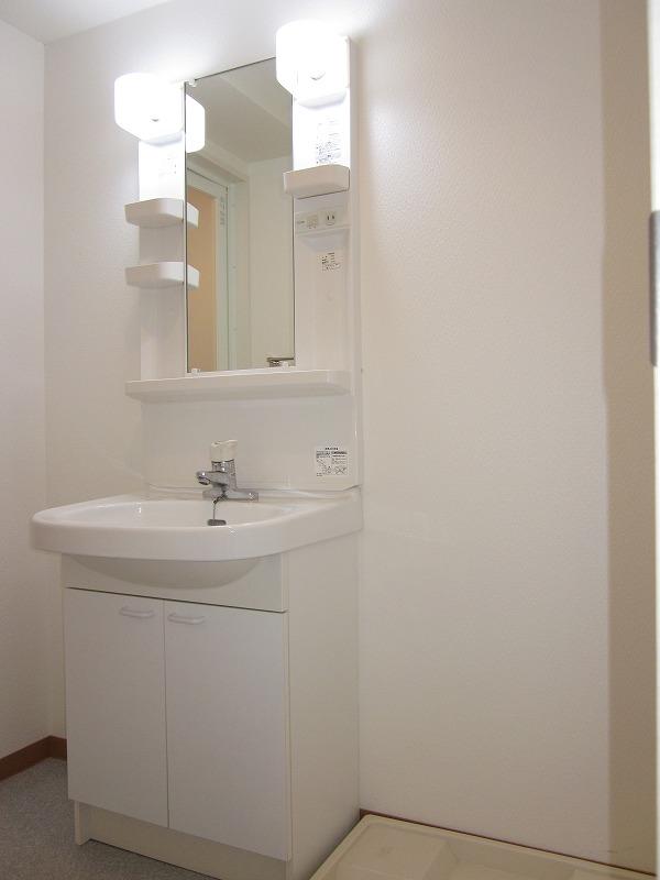 Wash basin, toilet. Indoor (10 May 2013) Shooting