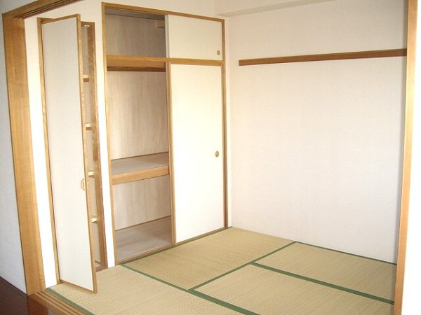 Other room space. Small dogs two dogs Allowed