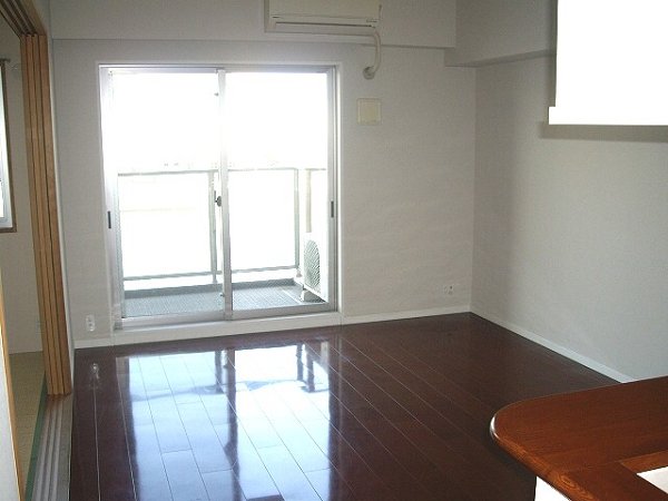 Living and room. Floor heating