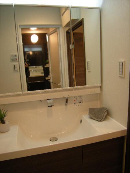 Wash basin, toilet