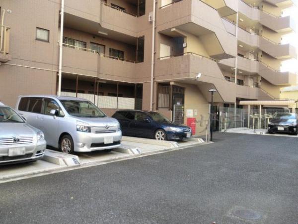 Parking lot