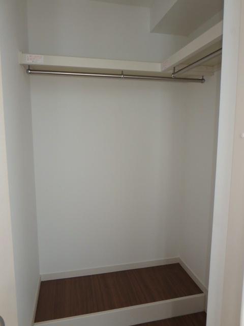 Living. Large storage