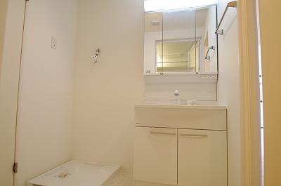 Wash basin, toilet