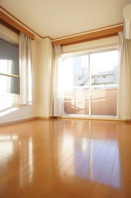 Living and room. Day good! Air-conditioned! 