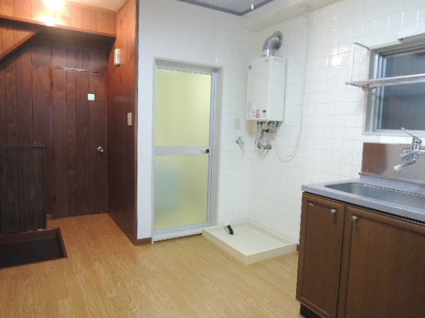 Living and room. Dining 6 Pledge