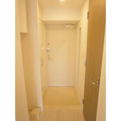 Entrance. Entrance to be greeted by a stylish lighting.