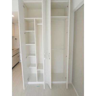 Receipt. Easy to use, It is a closet that can hold a lot.