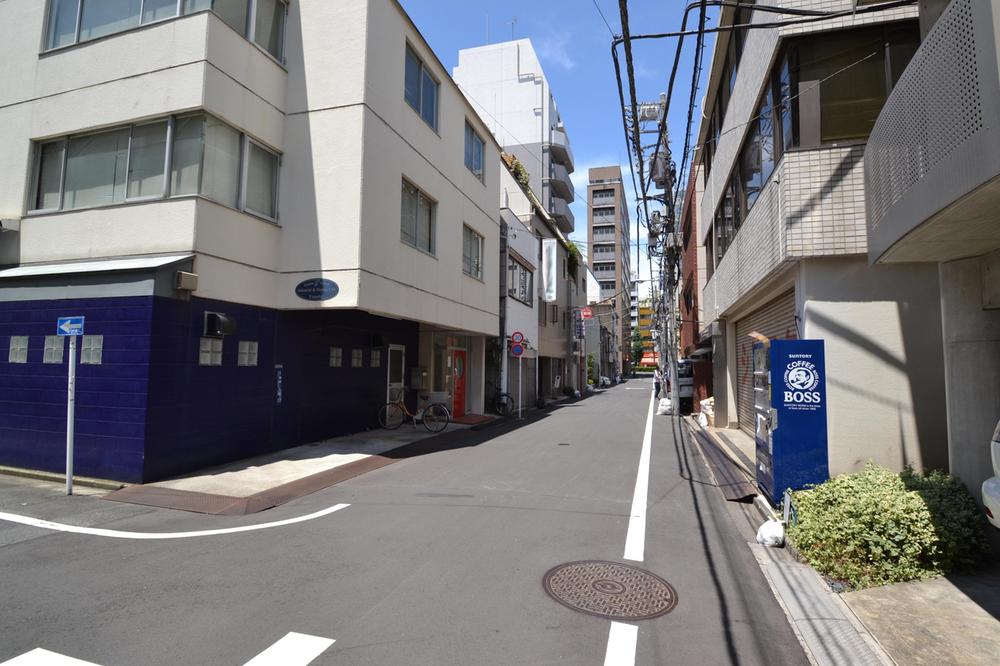 Local photos, including front road. Frontal road Siemens on the northeast side 6m public road