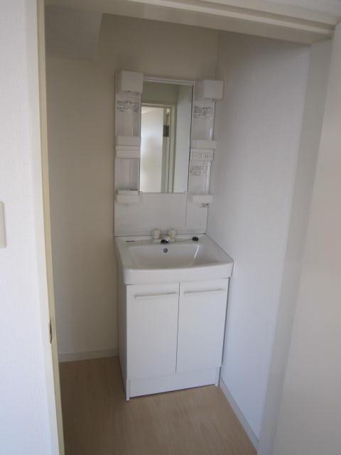 Wash basin, toilet