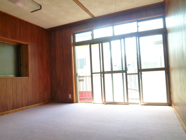 Other room space. 8 pledge Western-style. In south-facing is good per yang