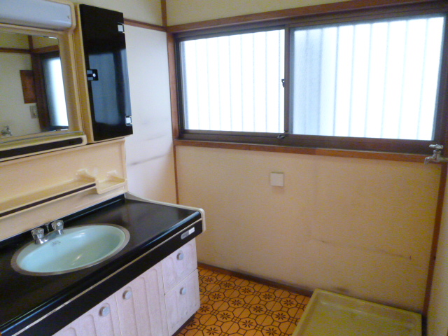 Washroom. Also it comes with a window in the washroom