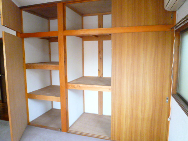 Receipt. 7.5 Pledge is a big storage space of Western-style