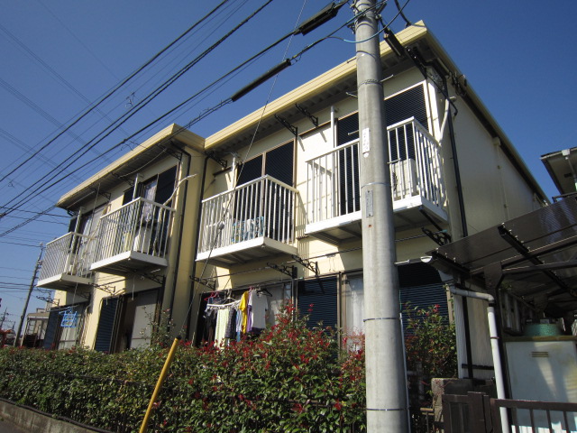 Building appearance. Popular with students