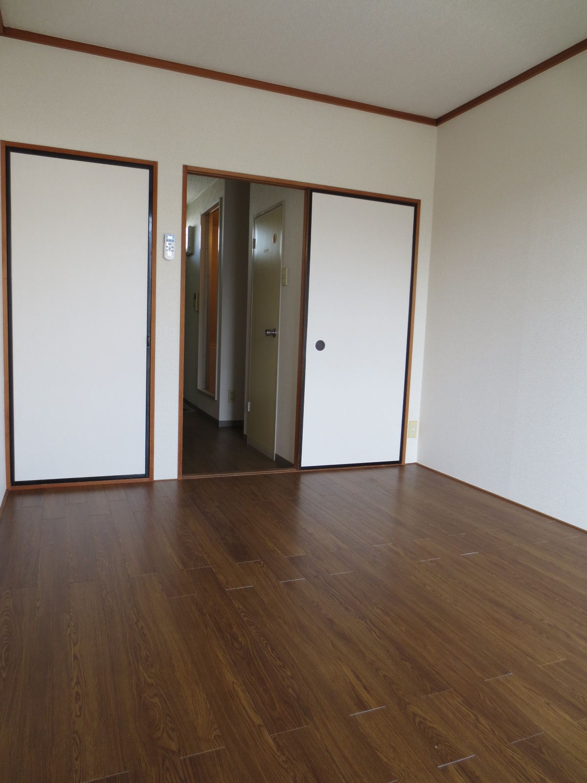 Living and room. Partition with sliding door to the kitchen