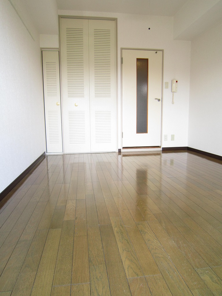 Living and room. It is the joinery of white keynote