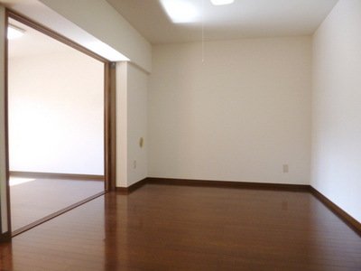 Other room space. Spacious dining