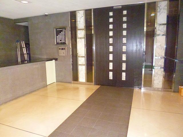 Entrance. Common areas