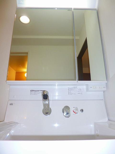 Wash basin, toilet. Because it is a specification of the head faucet shower was, It is also useful in cleaning.