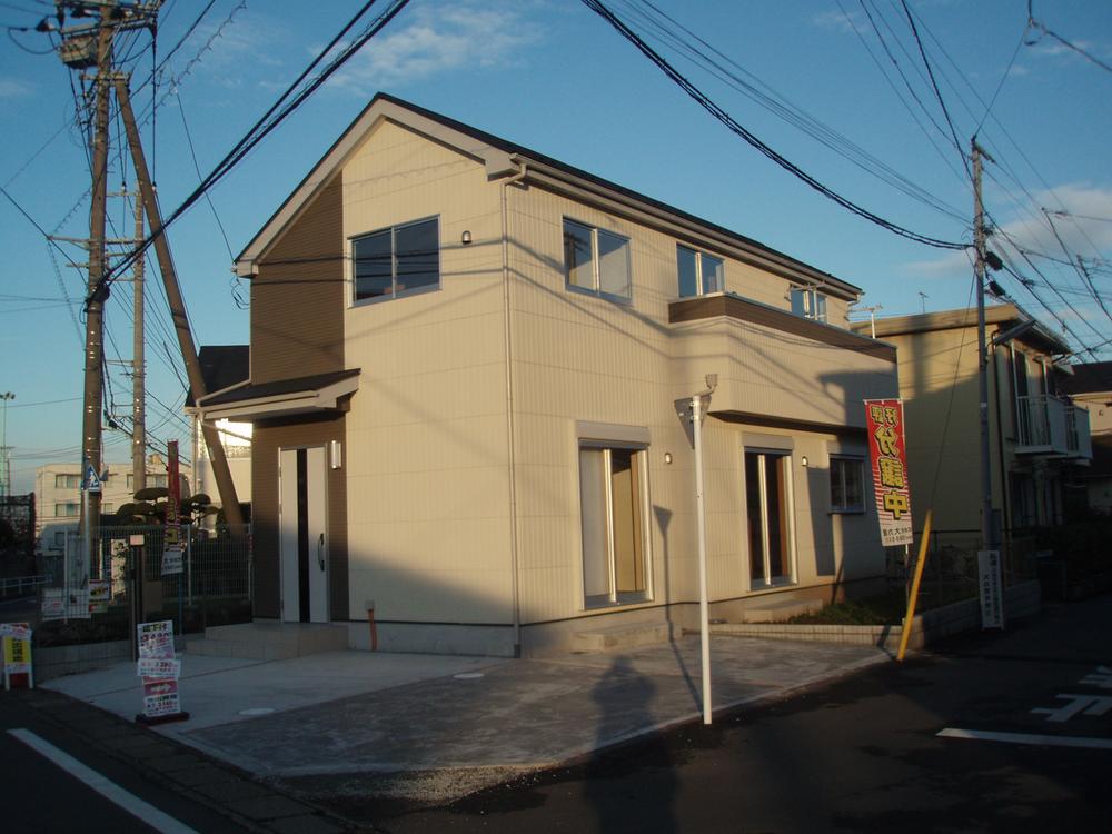 Local appearance photo. Local (12 May 2013) Shooting