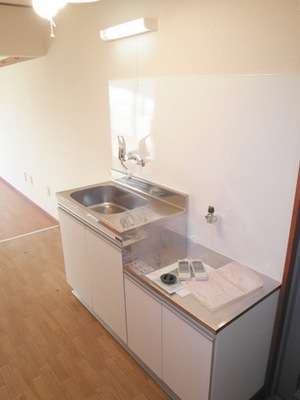 Kitchen. Gas stove 2 burners installed Allowed