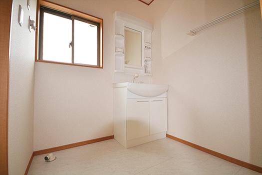 Wash basin, toilet. Indoor (September 2013) Shooting