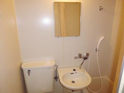 Washroom.  ☆ There is a mirror to the wash basin ☆