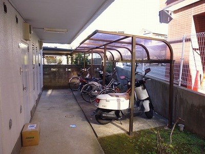 Parking lot.  ☆ Covered parking lot ☆