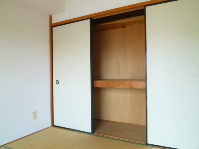 Receipt. Located in the Japanese-style room is a storage space of 1 minute between the
