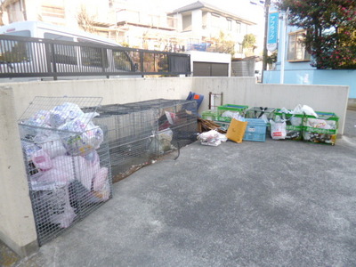 Other common areas. Garbage is yard