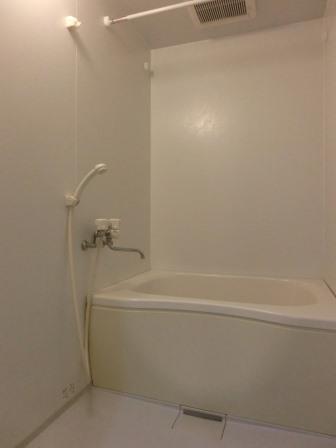 Kitchen. Spacious bath with bathroom drying function!