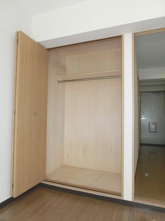 Receipt. Closet with depth!