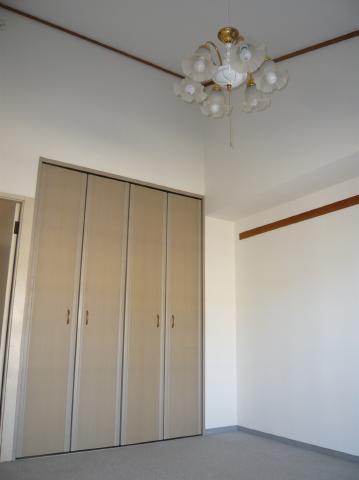 Non-living room. Storage of north Western-style.